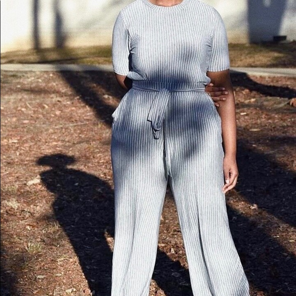 Gray striped set
